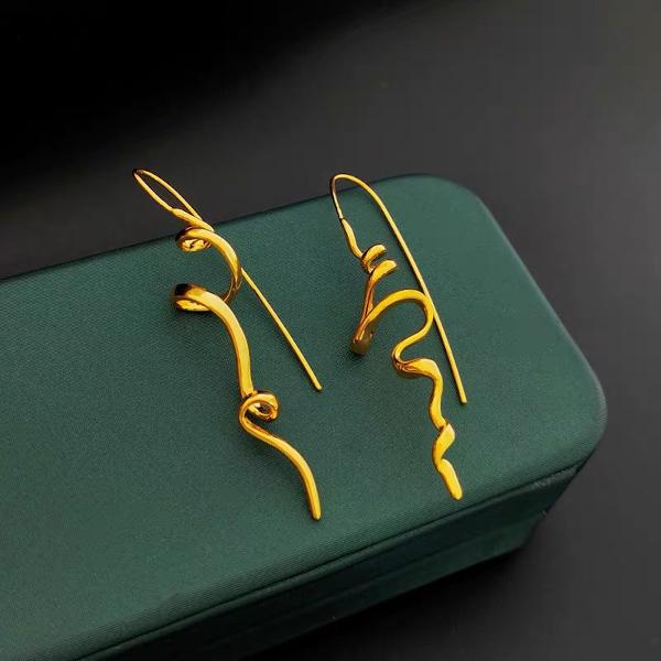 Minimalist Swirl Line Drop Earring