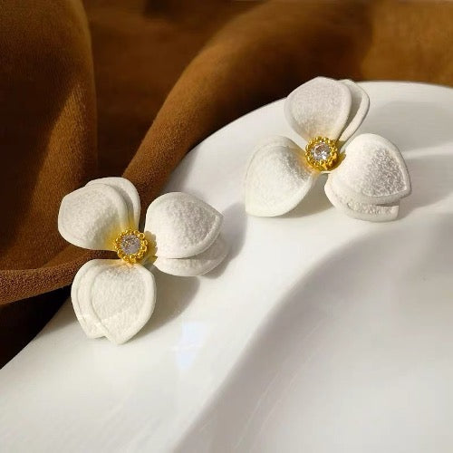 Gardenia - Vintage Charm White Flower Ear Studs