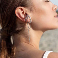 Elegant ear cuff with chain - One piece