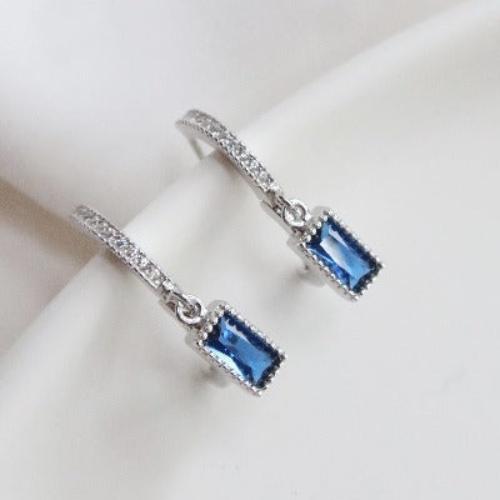  Square Sapphire-look Earring