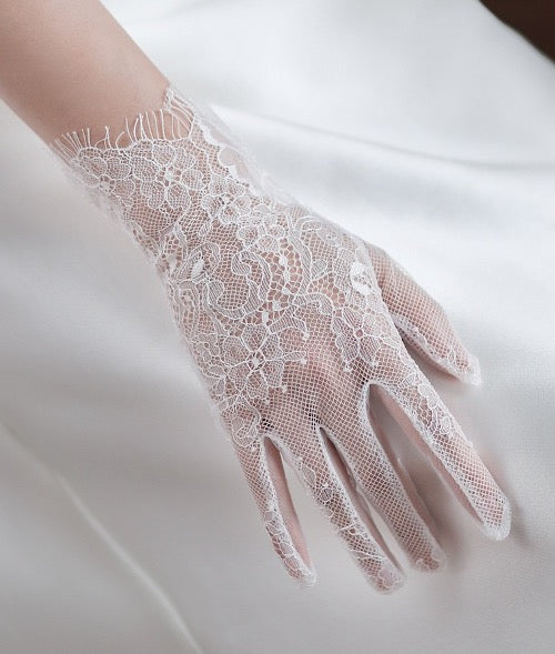 Delicate White Lace Net Bridal Gloves