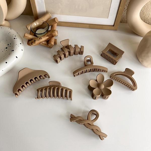 Milky Coffee Color Tone Claw Hair Clips