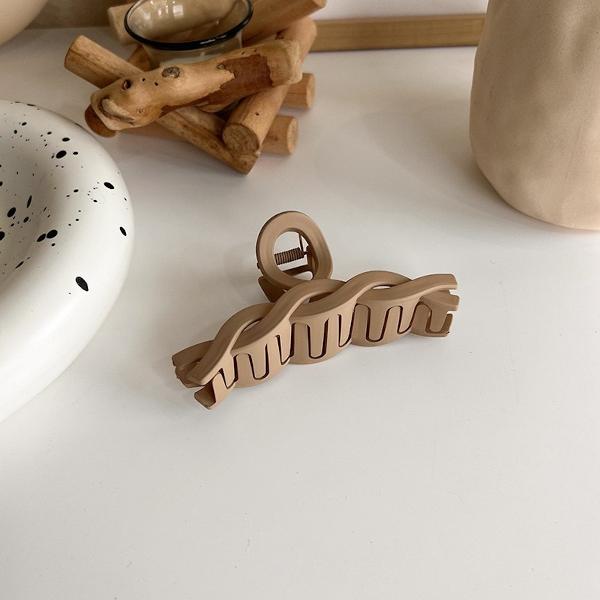 Milky Coffee Color Tone Claw Hair Clips