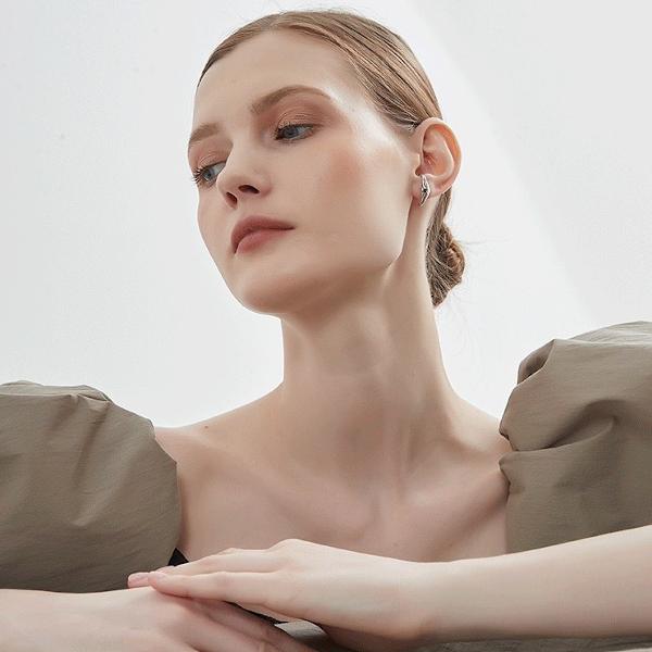 Minimalist Fluid Design Silver Ear Cuff