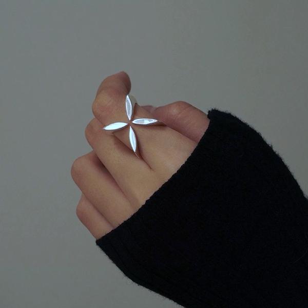 Minimalist Cross Flower Ring-Adjustable