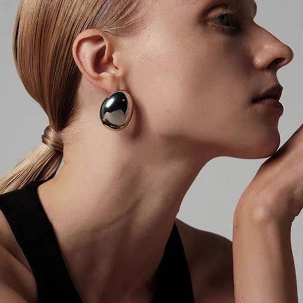 Minimalist Oval Eggshell Ear Studs