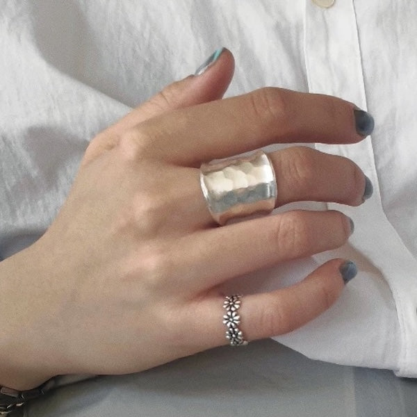 Bold Look Hammering Texture Wide Silver Ring