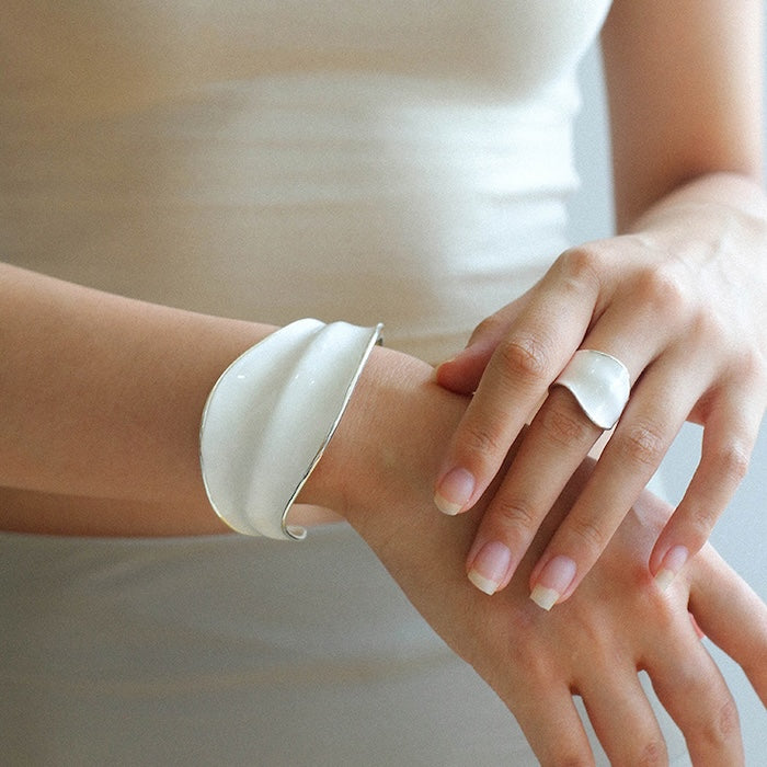 Bold Minimalist White Leaf Design Jewelry Set