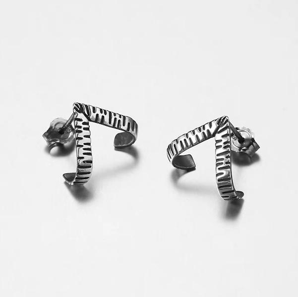 Unique V Shape Earrings-Black n Silver