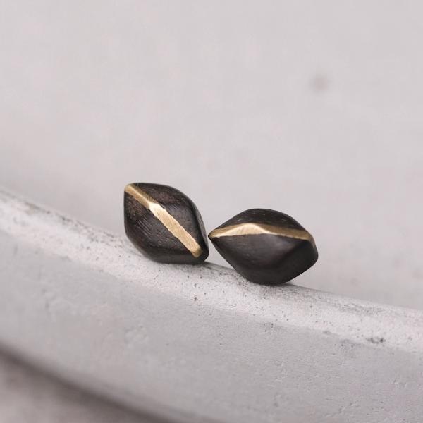 Black Sandalwood Bronze Line Earrings