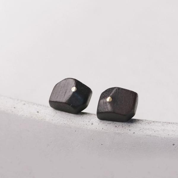 Black Sandalwood Bronze Line Earrings