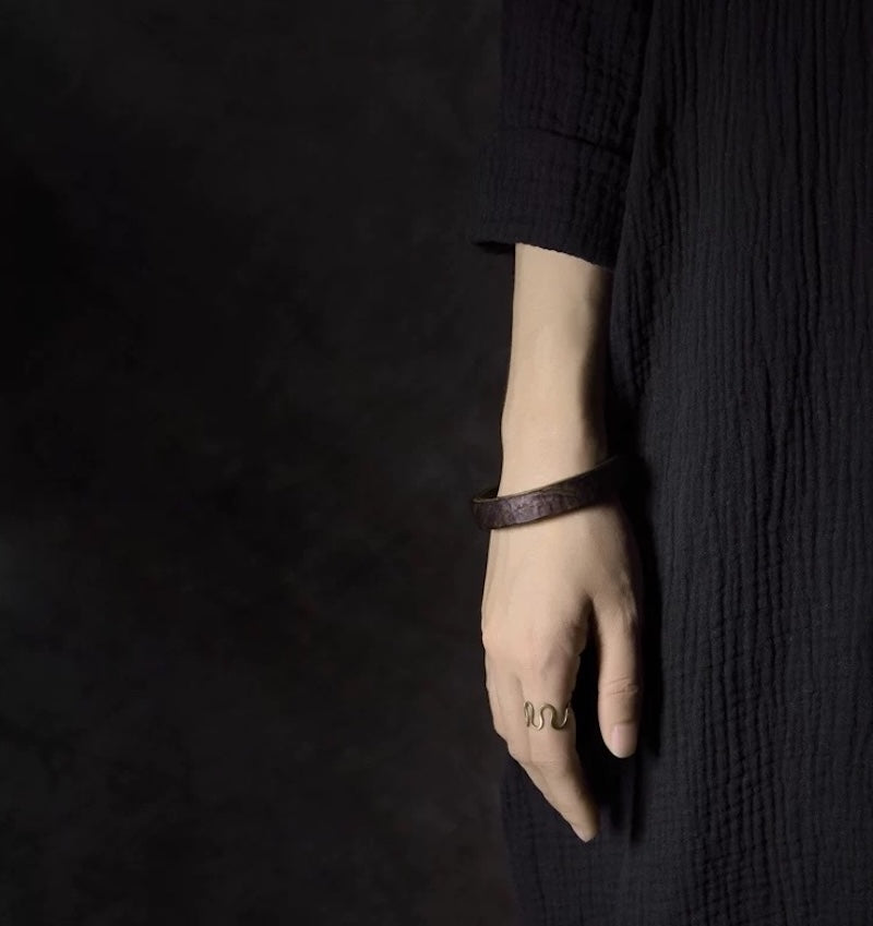 Black Sandal Wood Bronze Line Bangle-Unisex