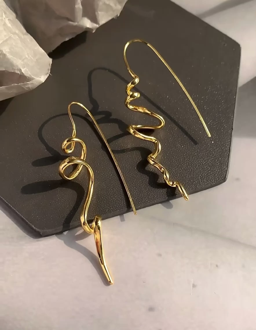 Minimalist Swirl Line Drop Earring