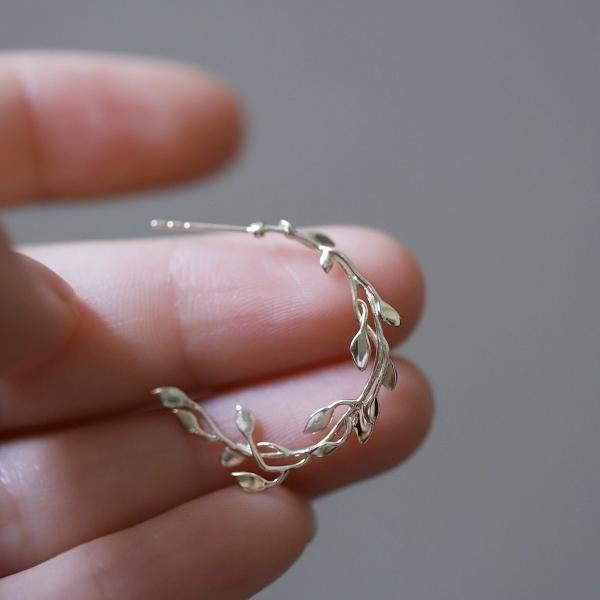 Laurel wreath - Elegant leaf ear hoop