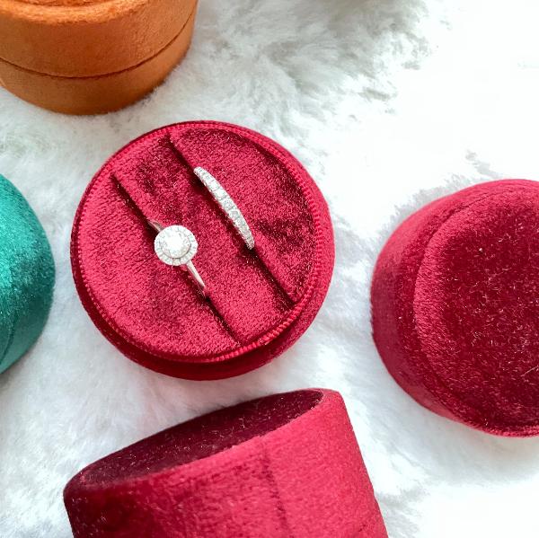 Round velvet wedding ring box