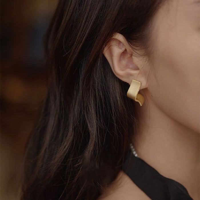 Flexagon - Matte Gold Wave Ear Studs