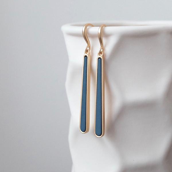 Geometric blue line emerald earrings-brass 18K gold plated-one pair - CiCi'De Jewelry Amsterdam