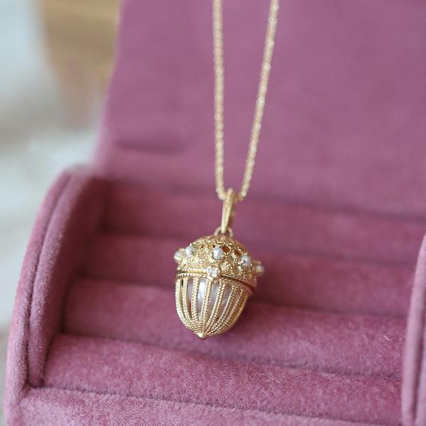 Vintage style locket pendant