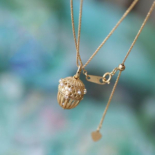 Vintage style locket pendant